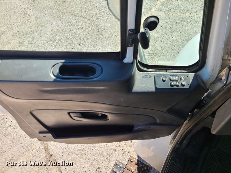 image for item DJ1704 2012 International 4300  utility / service truck