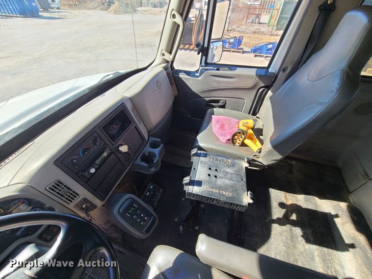 image for item DJ1704 2012 International 4300  utility / service truck
