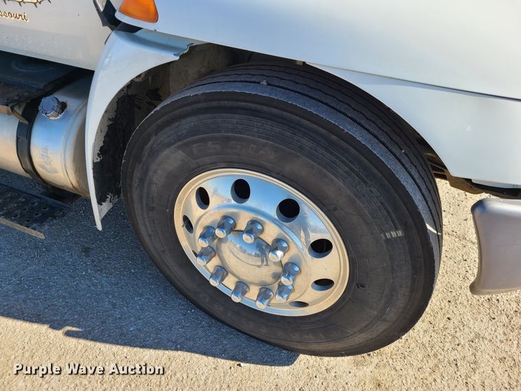 image for item DJ1704 2012 International 4300  utility / service truck