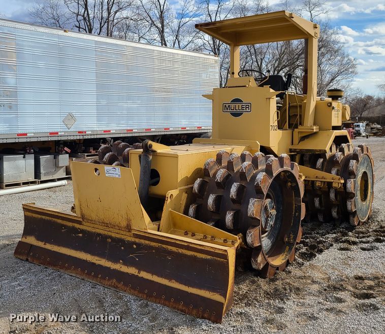 image for item DJ1706 Muller TI18  soil compactor