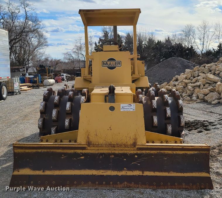 image for item DJ1706 Muller TI18  soil compactor