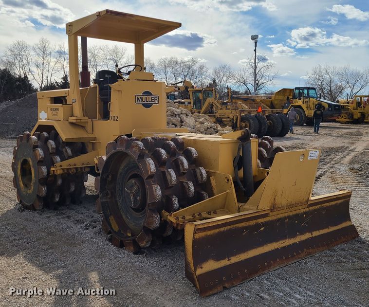 image for item DJ1706 Muller TI18  soil compactor