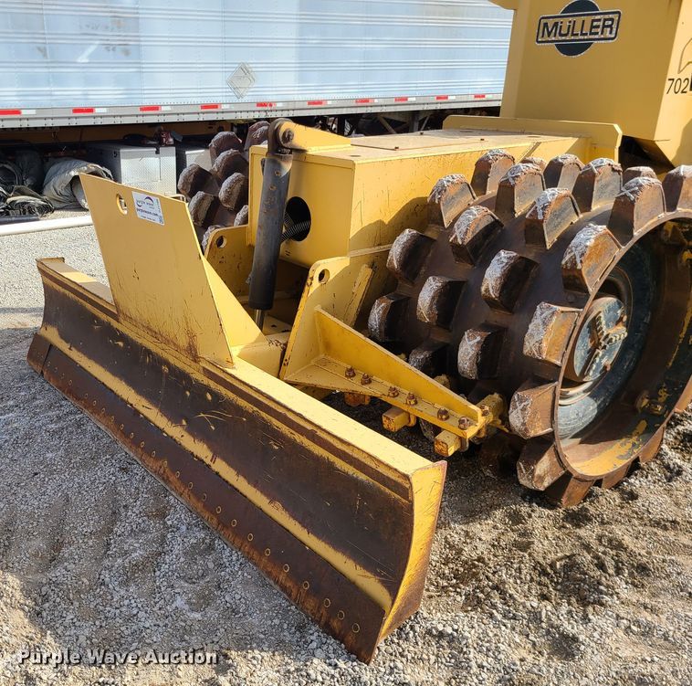 image for item DJ1706 Muller TI18  soil compactor