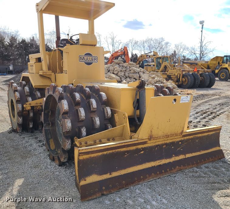 image for item DJ1706 Muller TI18  soil compactor