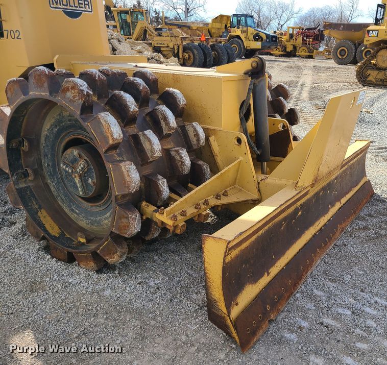 image for item DJ1706 Muller TI18  soil compactor