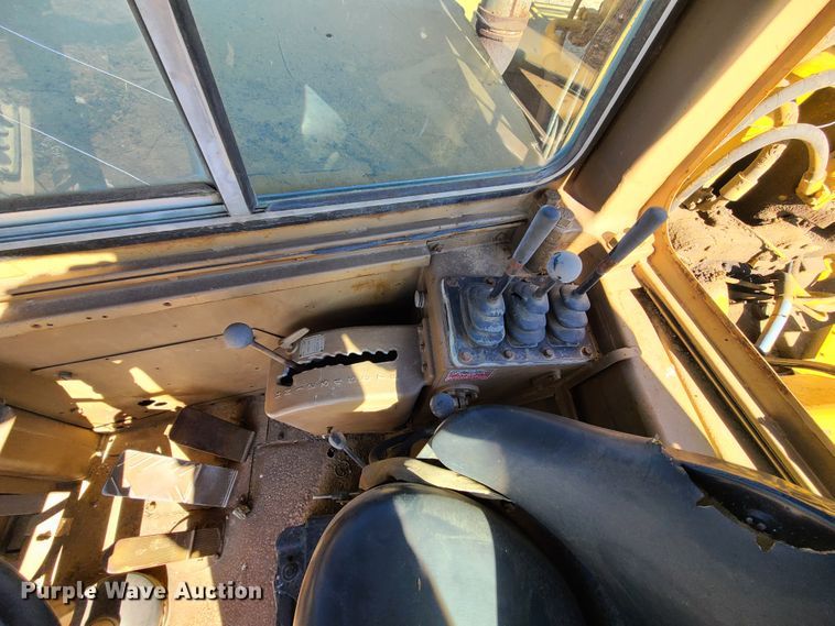 image for item DJ1722 1984 Caterpillar 627B  conventional scraper