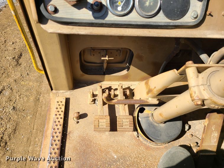 image for item DJ1722 1984 Caterpillar 627B  conventional scraper