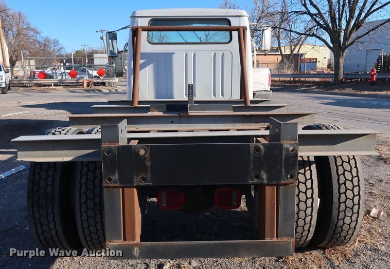 image for item DK3552 1999 International 4700  truck cab and chassis