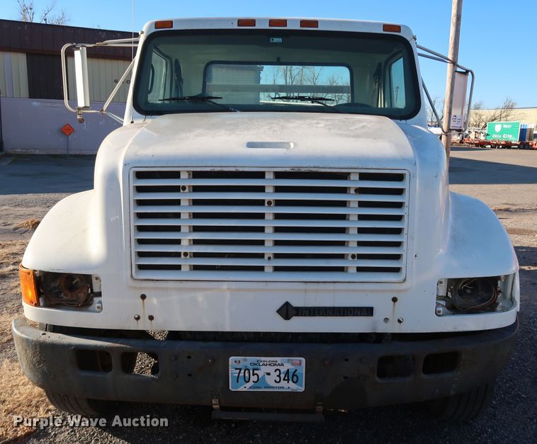 image for item DK3552 1999 International 4700  truck cab and chassis