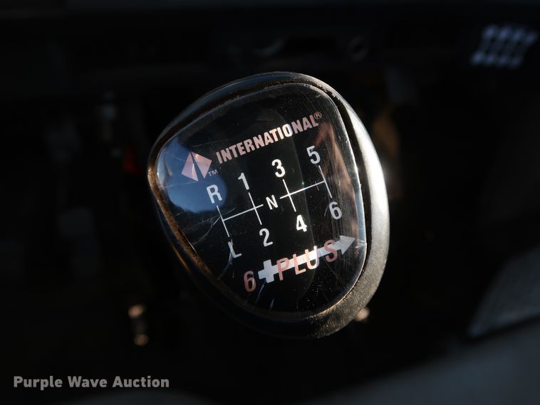 image for item DK3552 1999 International 4700  truck cab and chassis