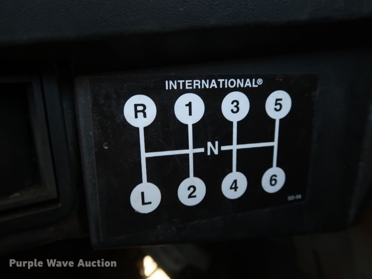 image for item DK3552 1999 International 4700  truck cab and chassis