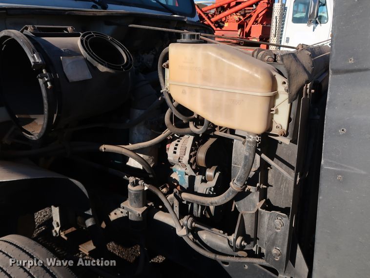 image for item DK3552 1999 International 4700  truck cab and chassis