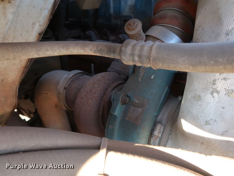 image for item DK3552 1999 International 4700  truck cab and chassis