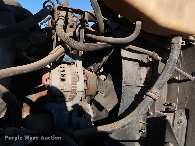 image for item DK3552 1999 International 4700  truck cab and chassis