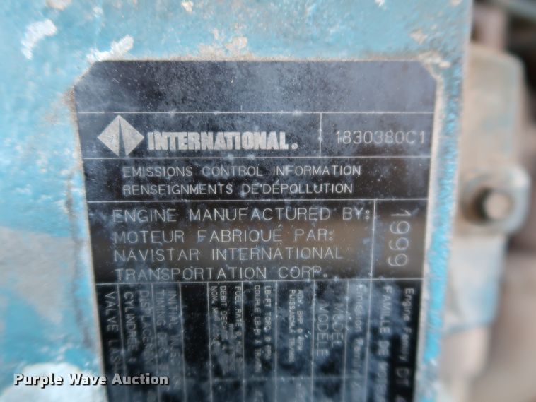 image for item DK3552 1999 International 4700  truck cab and chassis