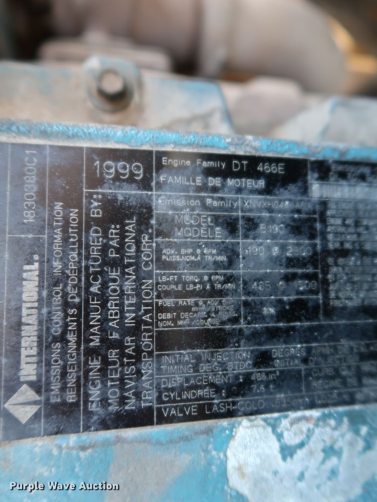 image for item DK3552 1999 International 4700  truck cab and chassis