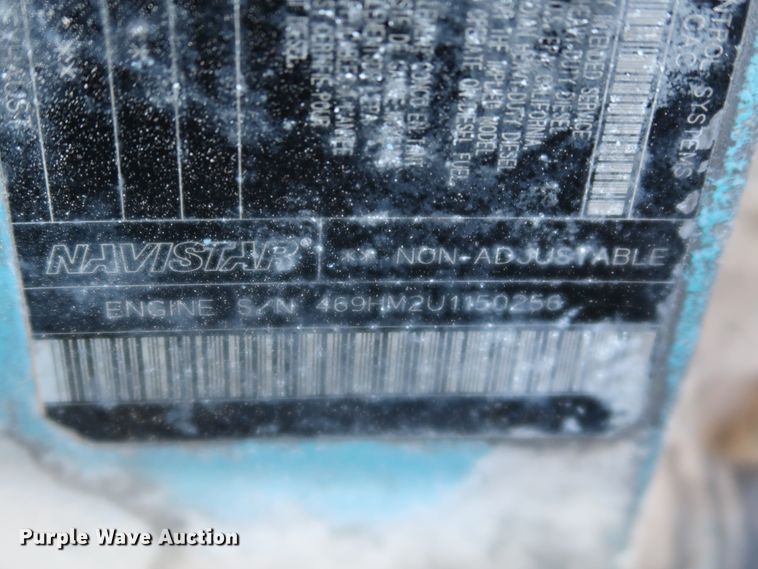 image for item DK3552 1999 International 4700  truck cab and chassis