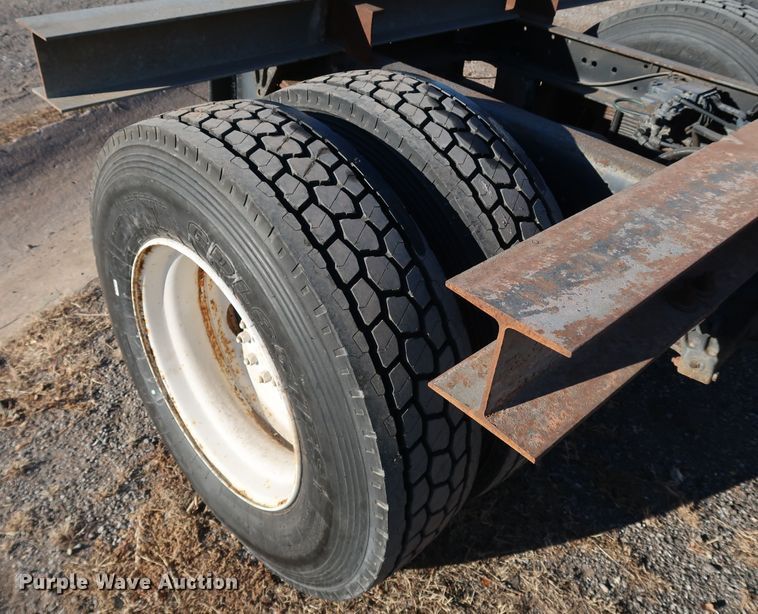 image for item DK3552 1999 International 4700  truck cab and chassis