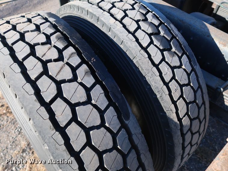 image for item DK3552 1999 International 4700  truck cab and chassis