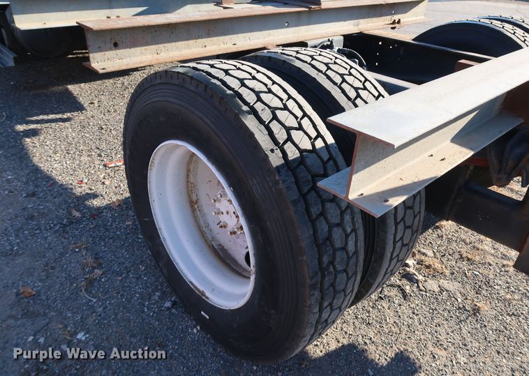 image for item DK3552 1999 International 4700  truck cab and chassis