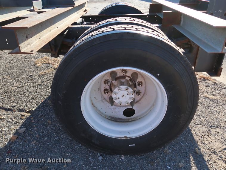 image for item DK3552 1999 International 4700  truck cab and chassis