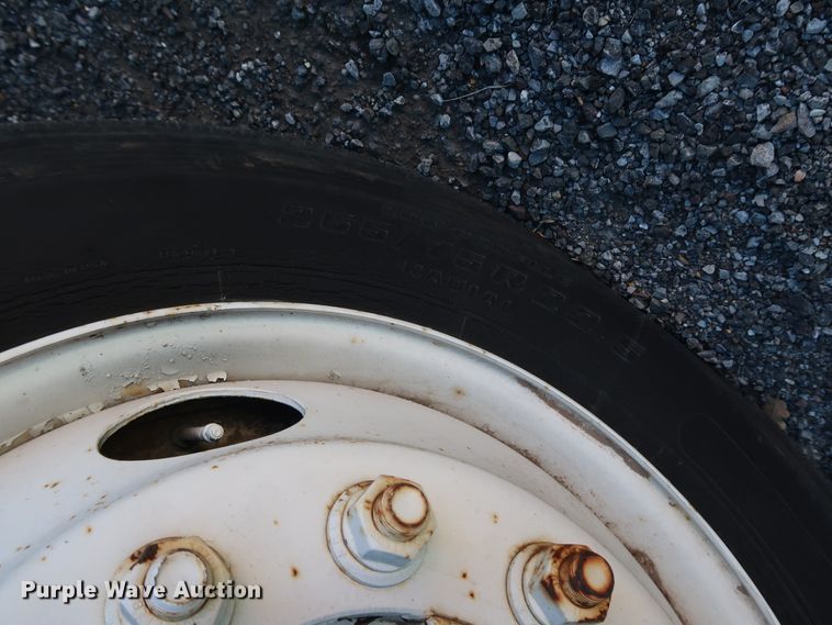 image for item DK3552 1999 International 4700  truck cab and chassis