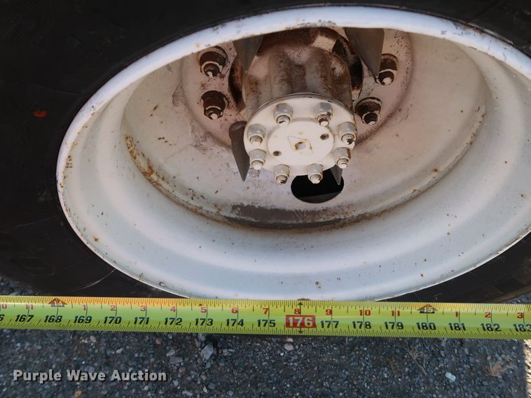 image for item DK3552 1999 International 4700  truck cab and chassis