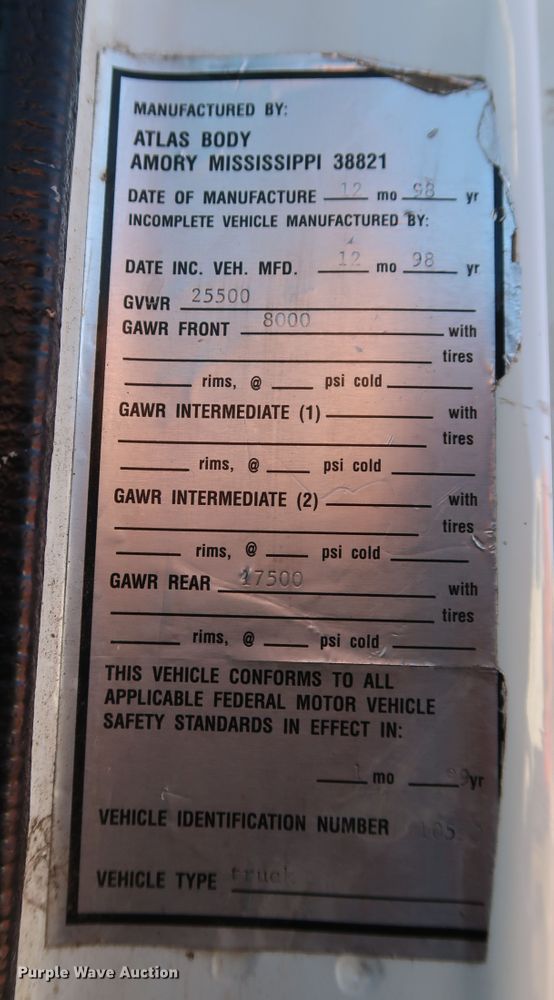 image for item DK3552 1999 International 4700  truck cab and chassis