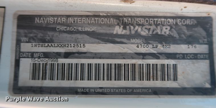 image for item DK3552 1999 International 4700  truck cab and chassis