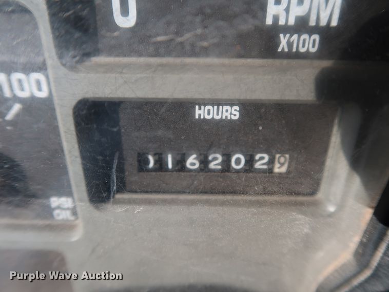 image for item DK3555 2000 International 4900  truck cab and chassis