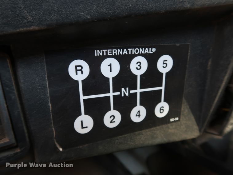 image for item DK3555 2000 International 4900  truck cab and chassis