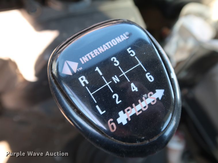 image for item DK3555 2000 International 4900  truck cab and chassis