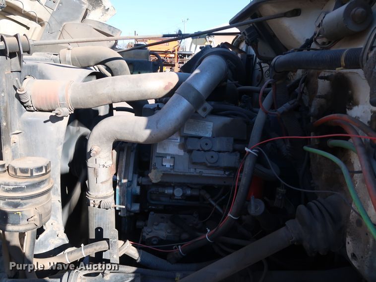 image for item DK3555 2000 International 4900  truck cab and chassis