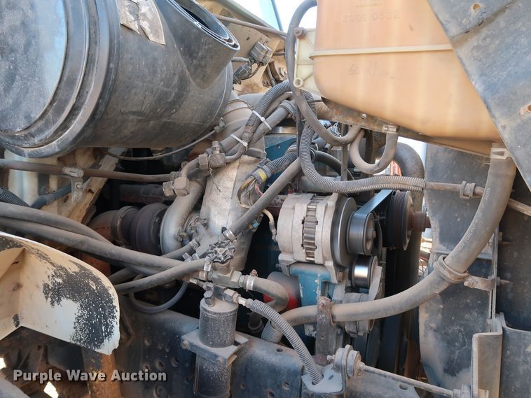 image for item DK3555 2000 International 4900  truck cab and chassis