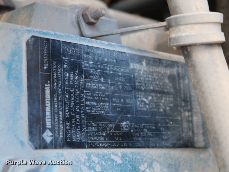 image for item DK3555 2000 International 4900  truck cab and chassis