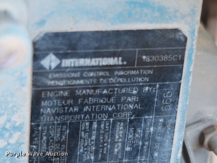 image for item DK3555 2000 International 4900  truck cab and chassis