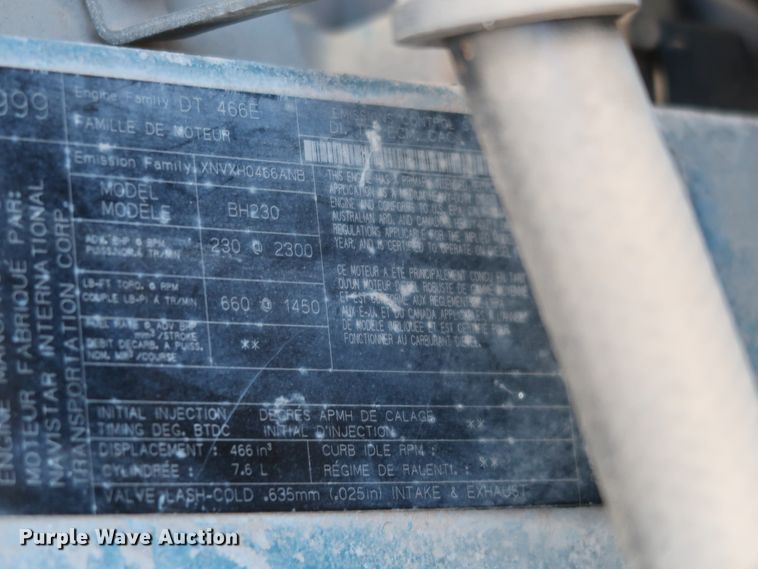 image for item DK3555 2000 International 4900  truck cab and chassis