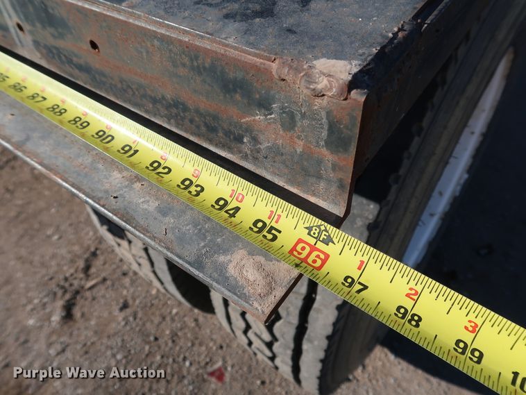 image for item DK3555 2000 International 4900  truck cab and chassis