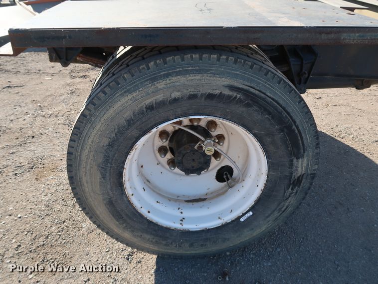 image for item DK3555 2000 International 4900  truck cab and chassis