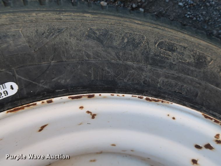 image for item DK3555 2000 International 4900  truck cab and chassis