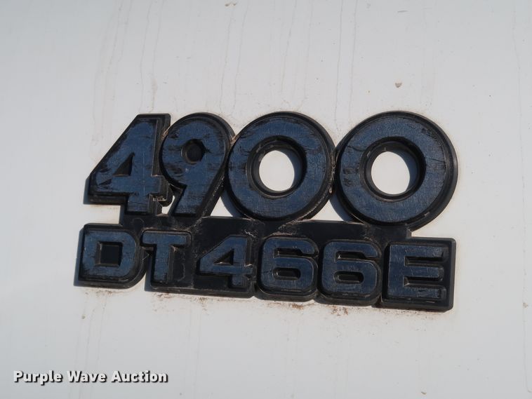 image for item DK3555 2000 International 4900  truck cab and chassis