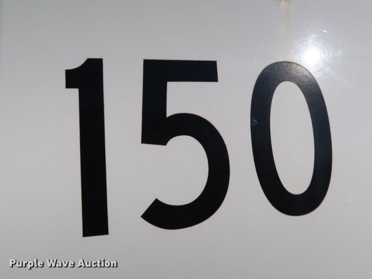 image for item DK3555 2000 International 4900  truck cab and chassis