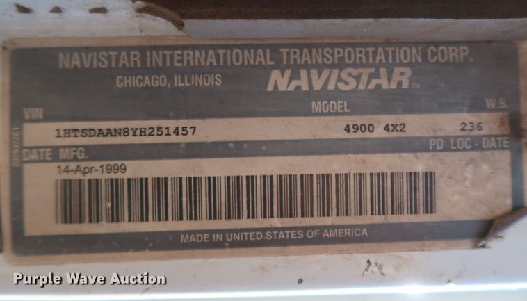 image for item DK3555 2000 International 4900  truck cab and chassis