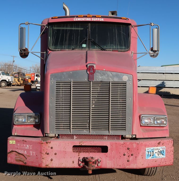 image for item DK3563 2004 Kenworth T800  semi truck