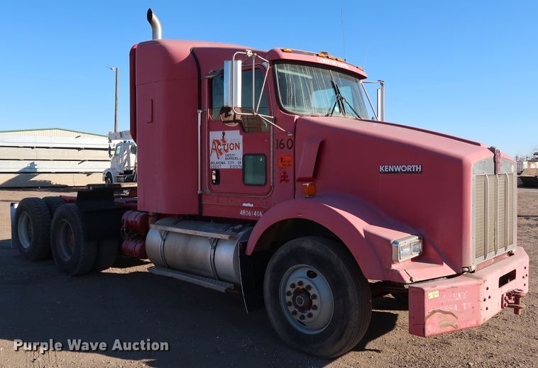 image for item DK3563 2004 Kenworth T800  semi truck