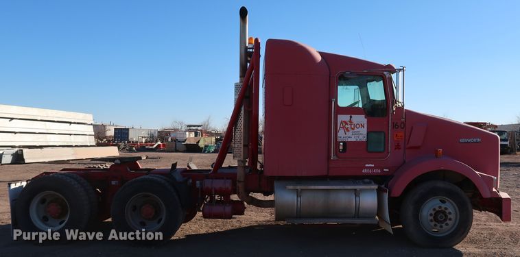 image for item DK3563 2004 Kenworth T800  semi truck