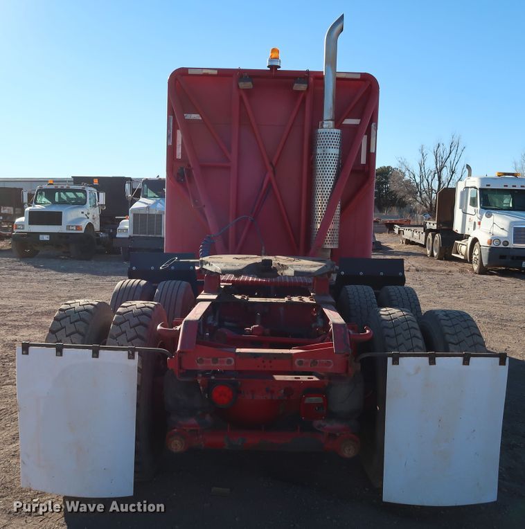 image for item DK3563 2004 Kenworth T800  semi truck