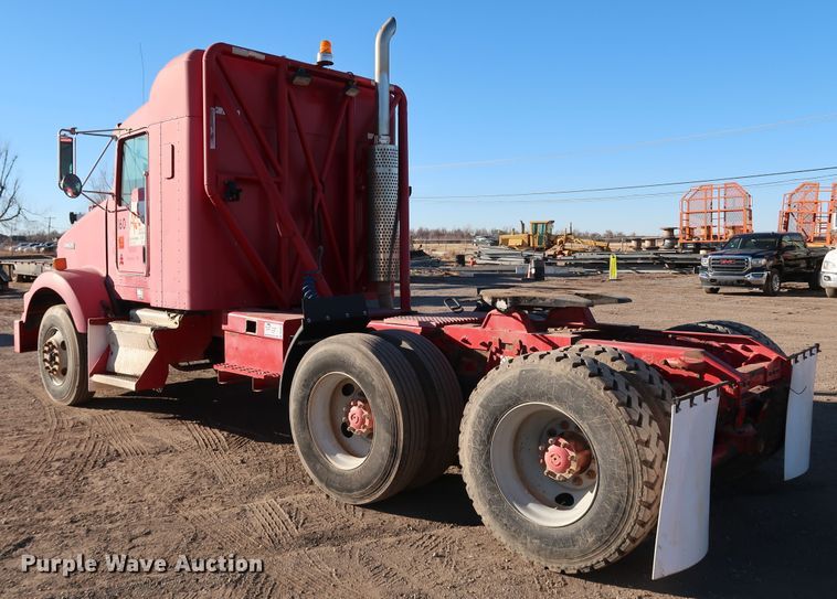 image for item DK3563 2004 Kenworth T800  semi truck