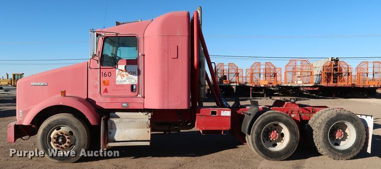 image for item DK3563 2004 Kenworth T800  semi truck