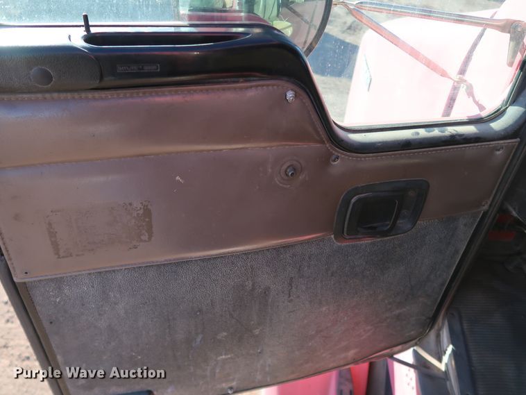 image for item DK3563 2004 Kenworth T800  semi truck